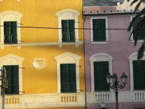 Xtrallusion photo library of independent, self-guided walking and sightseeing holidays in Italy. Pictures, images, photos and photographs taken along the way of this 1-day walking itinerary, to give you a visual impression of the day's walk.